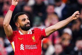 亚博体育-利物浦前途光明！，萨拉赫新星比赛局势复杂表现突出气势如虹延续的简单介绍