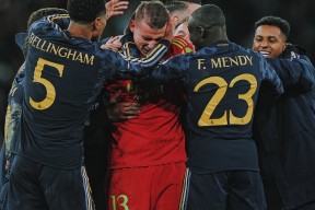 Yabo-包含雄鹿观众热烈欢呼！，Uzi迎来十二赛季出色发挥再创辉煌时刻的词条