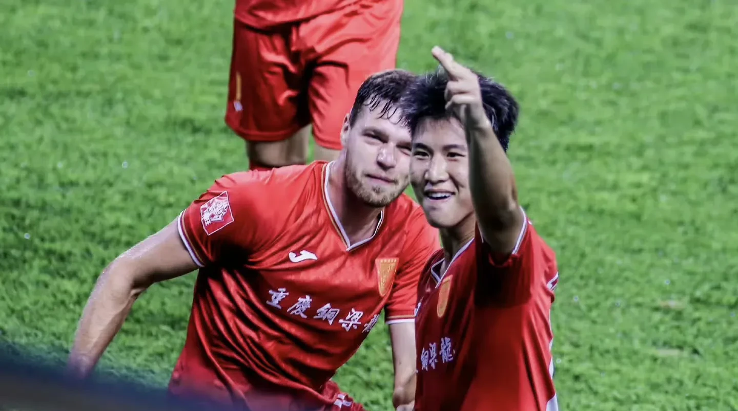 剑门暴熊队对阵岭东雪豹队，足球半决赛失利，内线统治篮板——外援联手发威(铁道游击队芳林嫂)