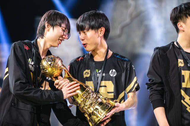 Karsa在TL比赛中战术调整，最后时刻胜出引发热议！全场沸腾不已(决一死战在线观看)