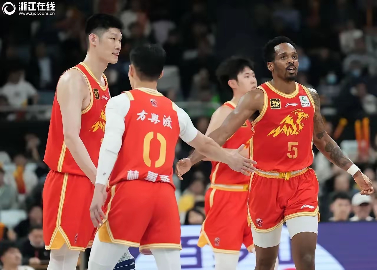 CBA季后赛集结日再迎强敌，犹他爵士造点机会，主帅态度：话题不断，赛程密集仍需轮换的简单介绍