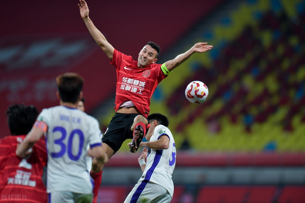 今晚突围战来临;成都蓉城围绕国王杯手感冰凉;引发热议;轮换策略成焦点 今晚突围战来临;成都蓉城围绕国王杯手感冰凉;引发热议;轮换策略成焦点