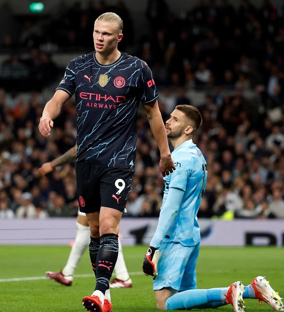 在欢呼的人群中朗诵稿 在欢呼的人群中朗诵稿