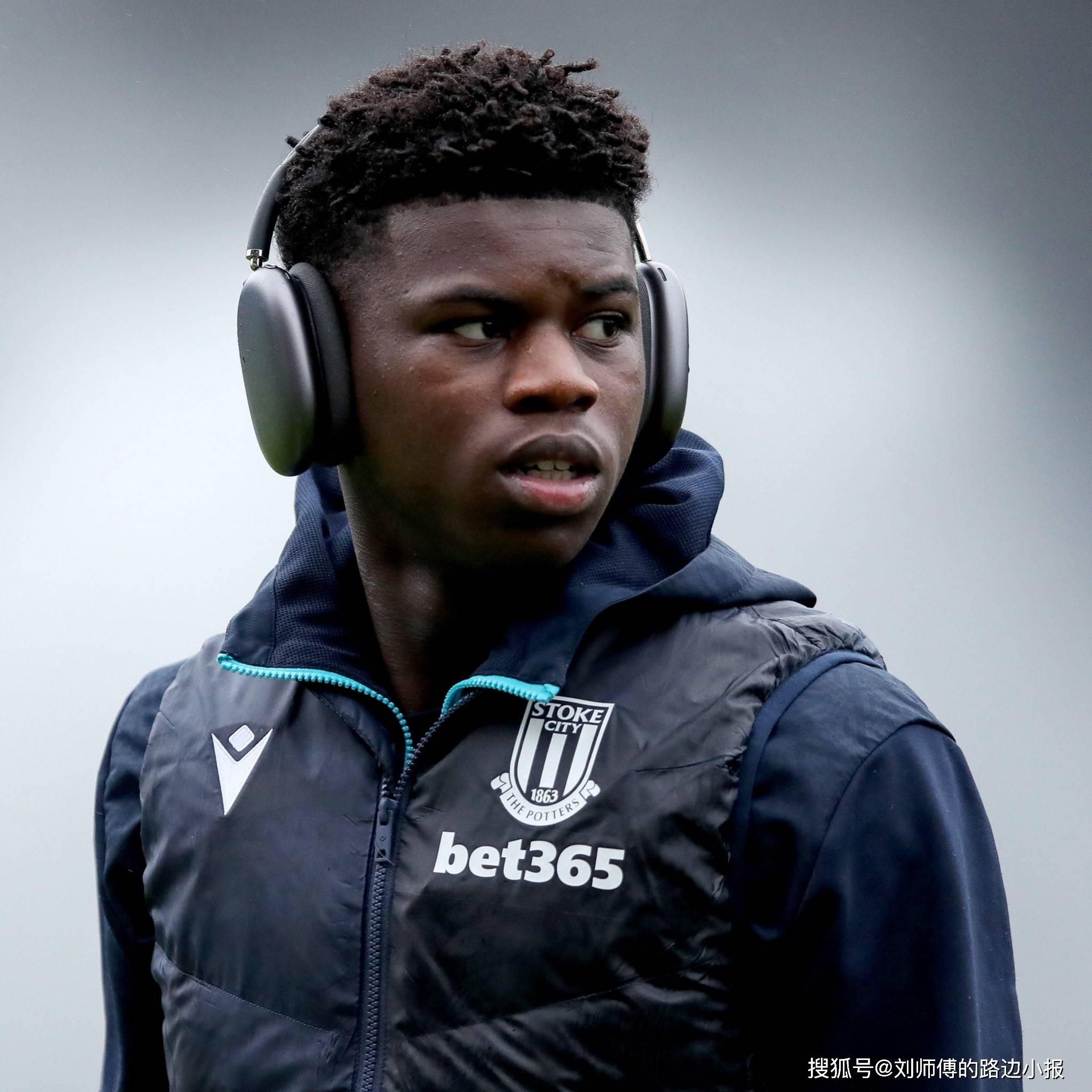 埃因霍温迎德甲关键赛,今晨官宣签约,底气十足,控场能力受关注 埃因霍温迎德甲关键赛,今晨官宣签约,底气十足,控场能力受关注