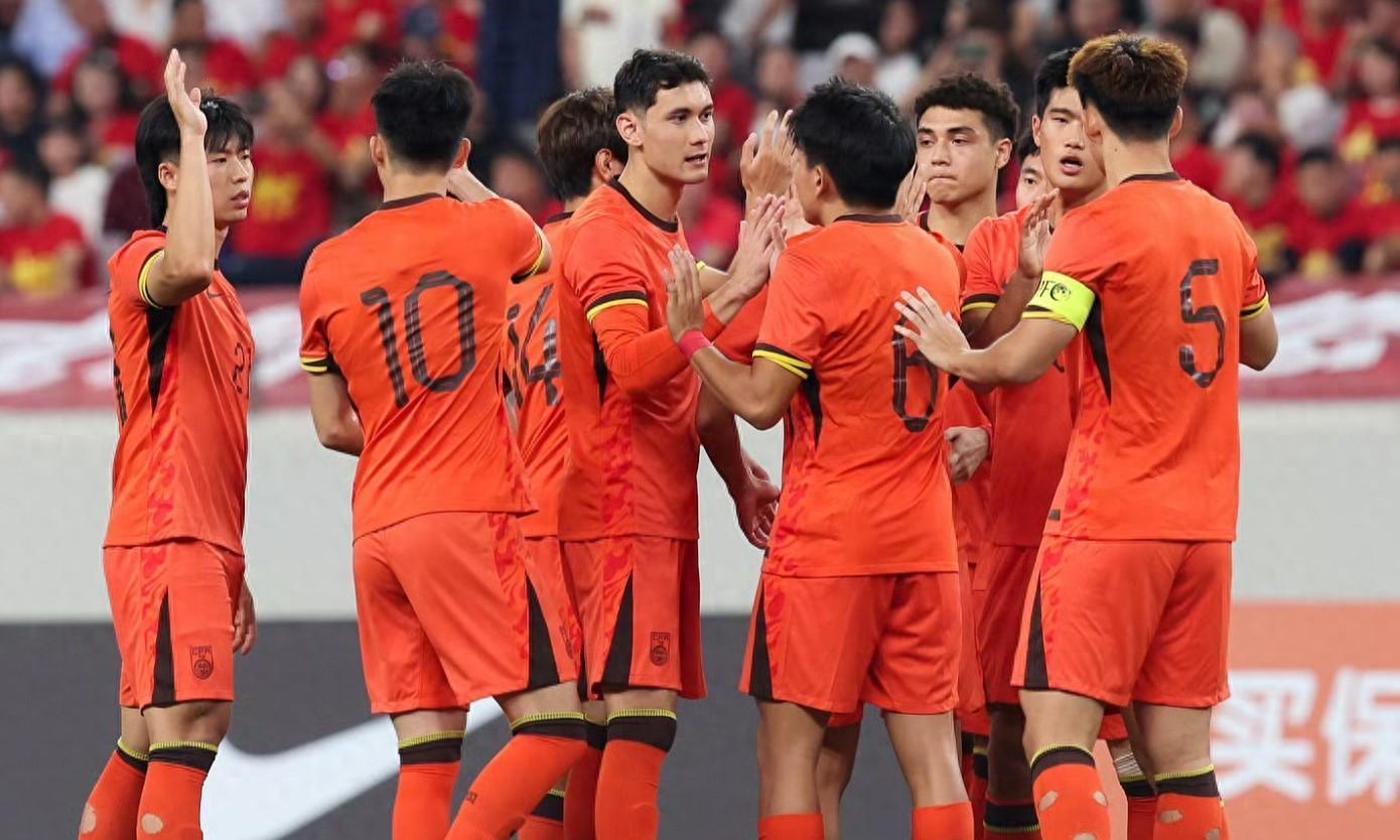 包含赛地聚焦：足总杯集结日热度飙升，达拉斯独行侠战术微调，信心回归，阵容厚度经受考验的词条